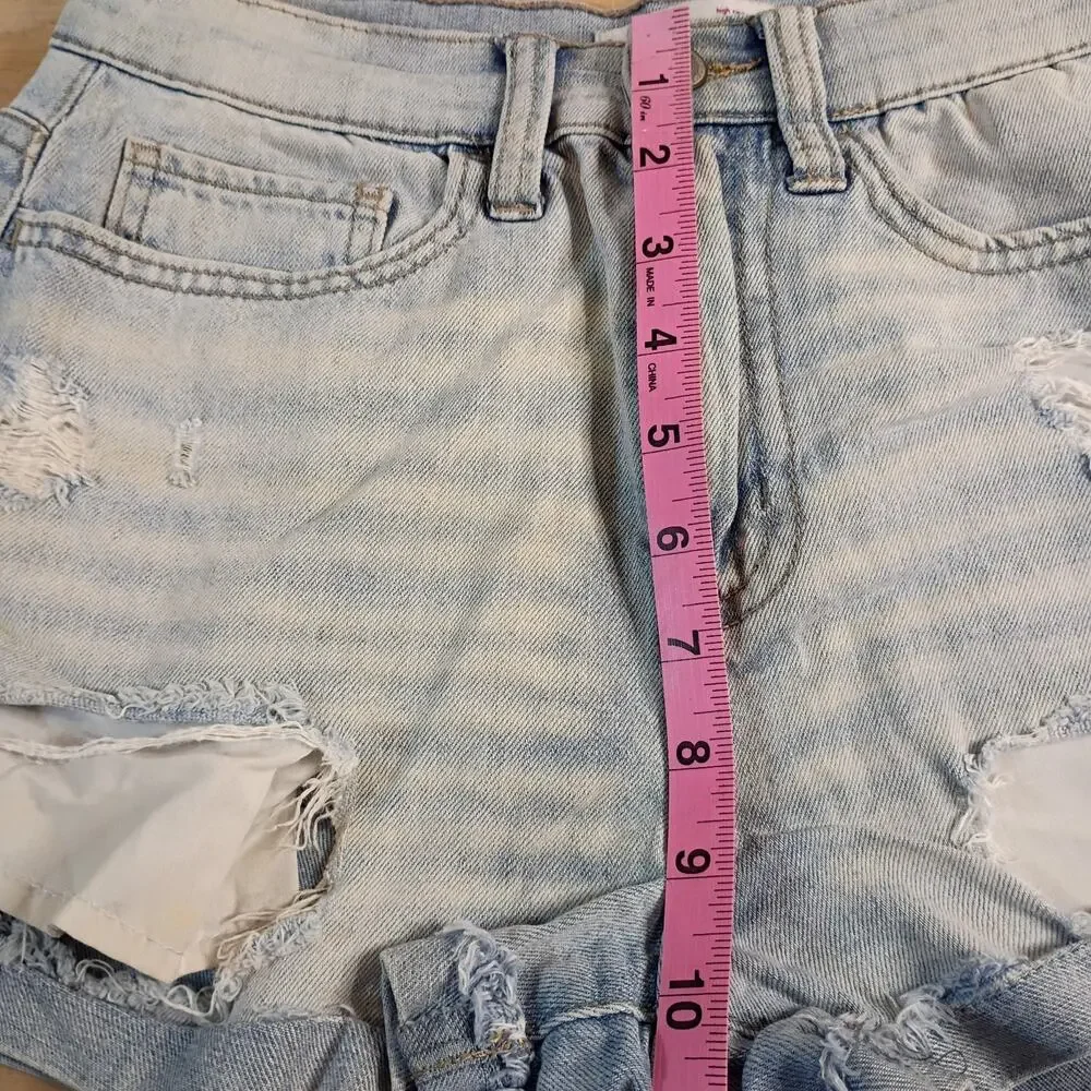 SO Womens High Rise Relaxed Mom Shorts Size 3 26W Light Wash Distressed Denim